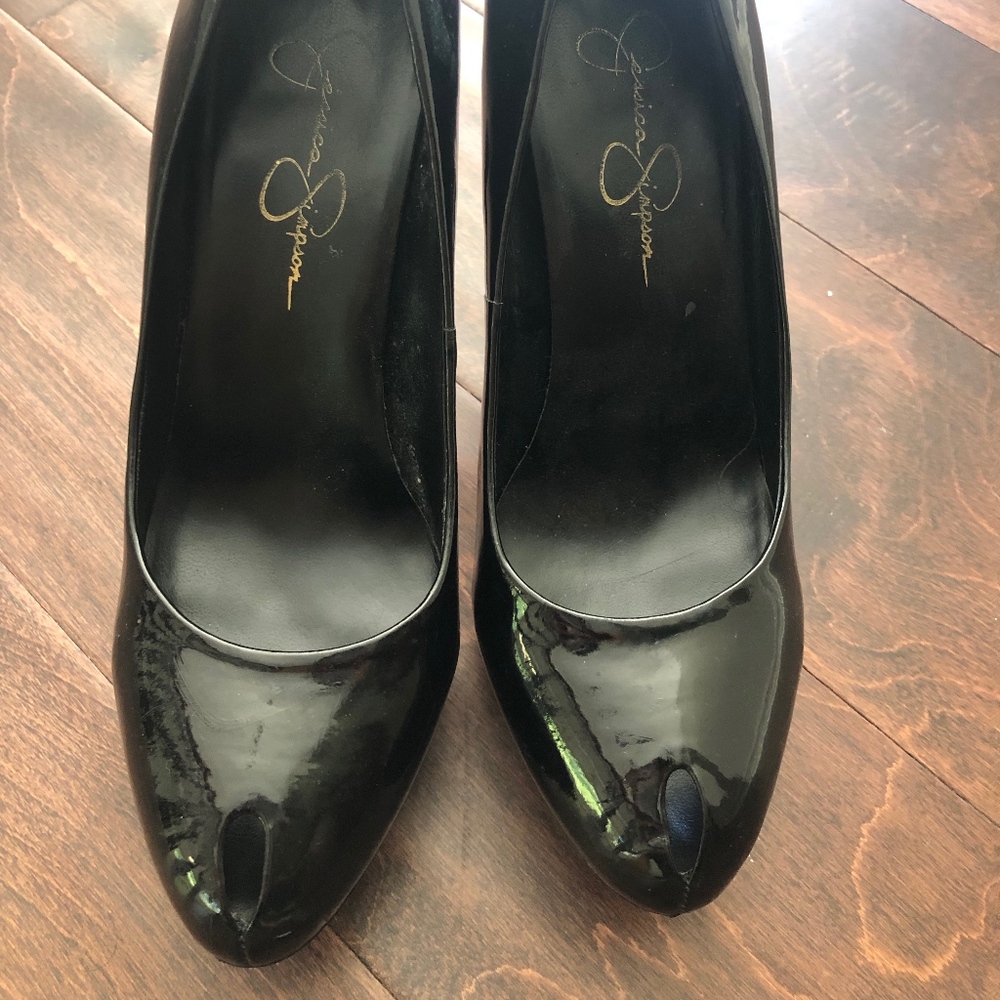 Jessica Simpson Peephole Pumps
